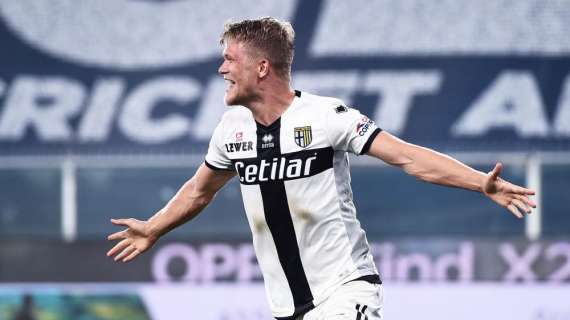 Il Parma ingrana la quarta: super Cornelius e Kulusevski piegano 4-1 il Genoa a Marassi