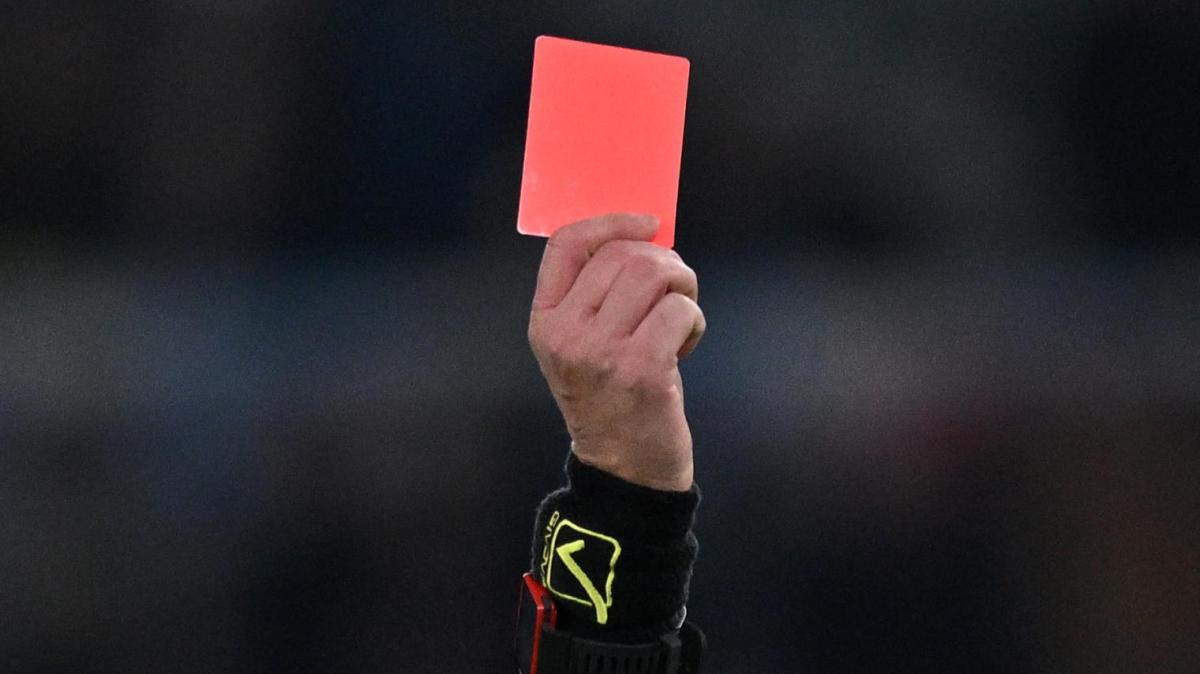 Via libera Ifab, rosso diretto ai calciatori che si coprono la bocca