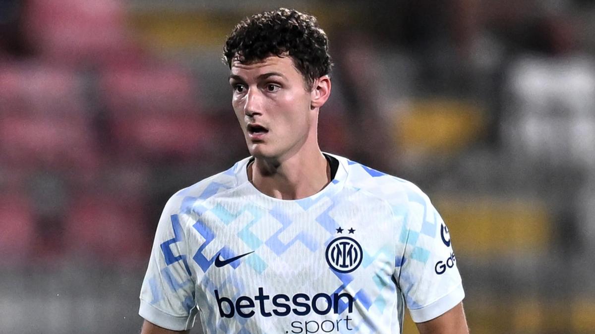 Inter, nuova vita per Pavard: Chivu lo rilancia, può debuttare da titolare a Cagliari
