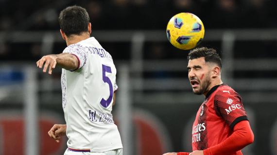 La sblocca Theo Hernandez su rigore: Milan avanti all'intervallo sulla Fiorentina