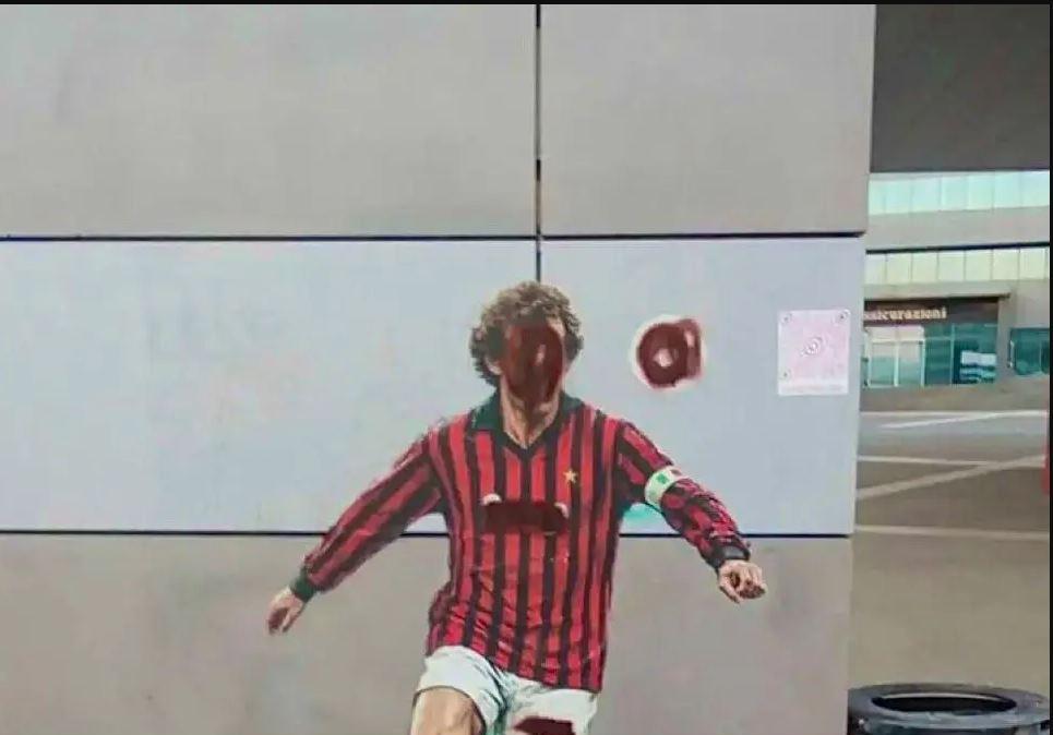 Sfregiato il murale di Baresi a Casa Milan, la proposta dell’artista al colpevole: "Aiutami a rifarlo"