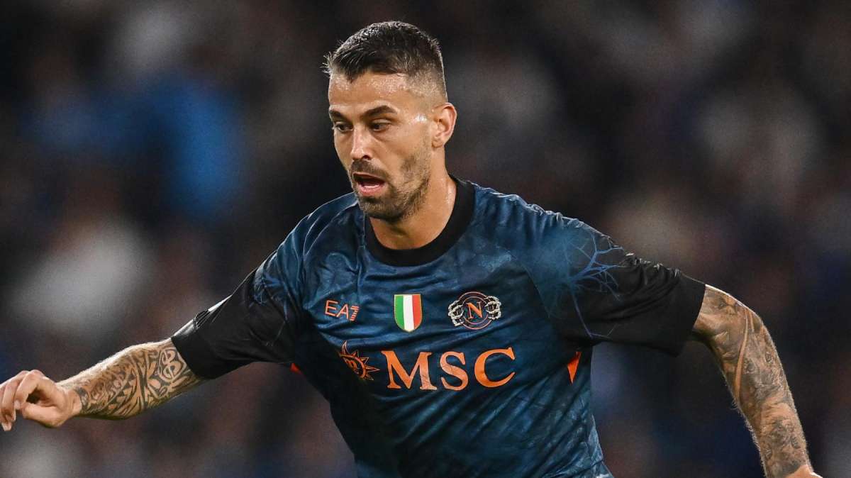 Da un esterno all'altro: Politano crossa, Spinazzola "buca" Provedel. Napoli avanti sulla Lazio