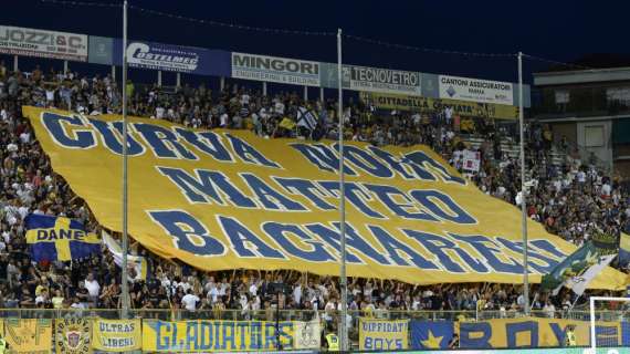 Parma, presentata la terza maglia: nera con l’Araba Fenice gialloblù