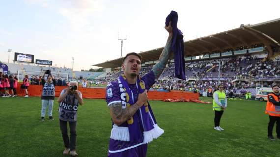 Fiorentina, i tifosi non dimenticano Venuti: applausi all'ingresso del difensore del Lecce