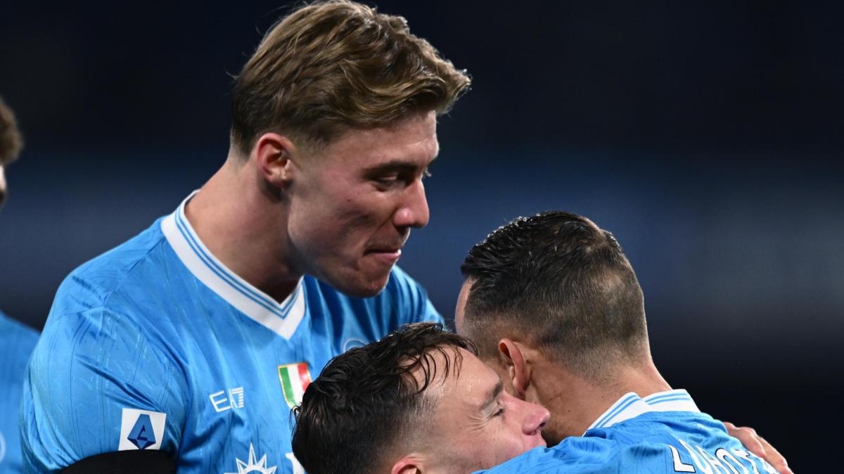 Napoli, vigilia europea da non sbagliare.  Il Mattino: “Col Chelsea serve vincere”