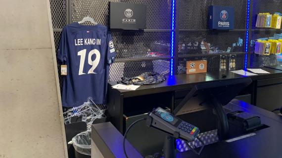 TMW - Mbappe? No, è di Lee Kang-in la maglia più venduta al PSG: le foto dallo store