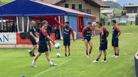 Genoa, alta intensità in campo a Moena: partitelle a pressione nel mattutino al "Benatti"