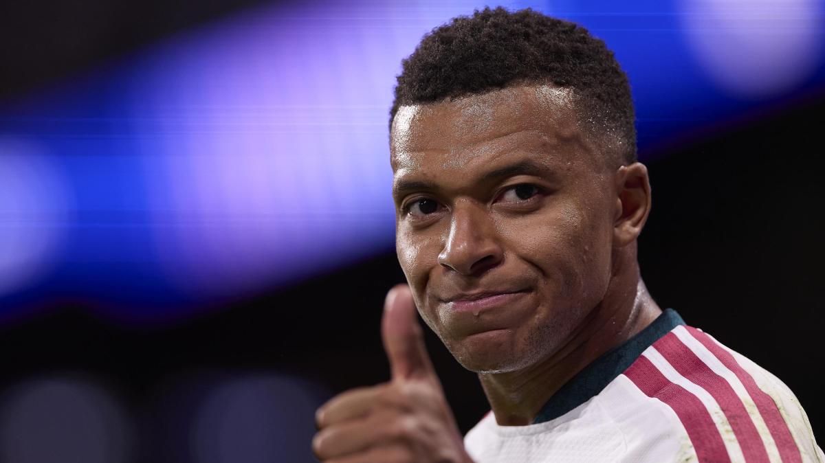 Mbappé: "Nessuno meglio di me nell'ultima stagione". Poi la critica sul Pallone d'Oro