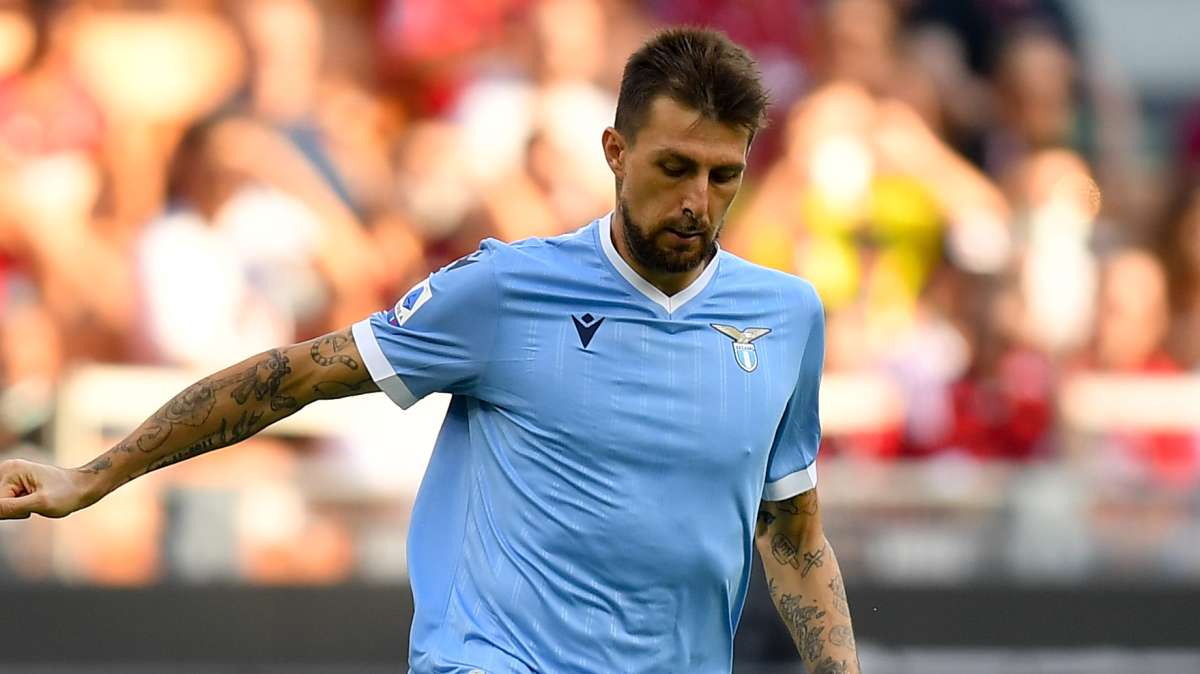 Lazio, faccia a faccia tra Sarri e Tare su Acerbi: il difensore ha chiesto di essere ceduto