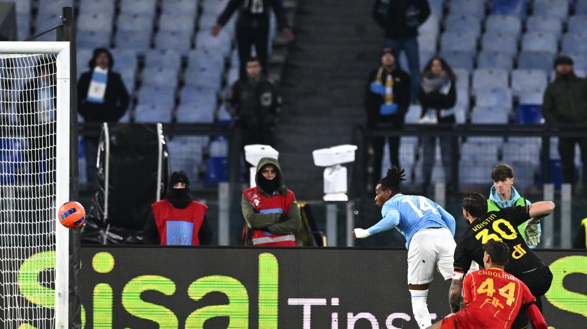 Il Lecce reclama per un gol annullato, ma la Lazio gioca bene e si rilancia: 2-0 strameritato