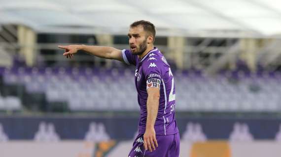 Fiorentina, Pezzella a Tuttosport: "Rinnovo? Ora conta solo il rispetto per la maglia"