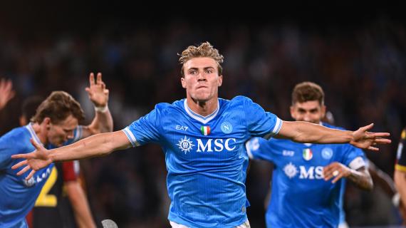 Pari tra Juve e Milan. Napoli e Roma in vetta. La Gazzetta: “Chi scappa e chi sbaglia”