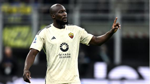 Lukaku non tocca palla nei fischi, una Roma incerottata soffre e cade a San Siro