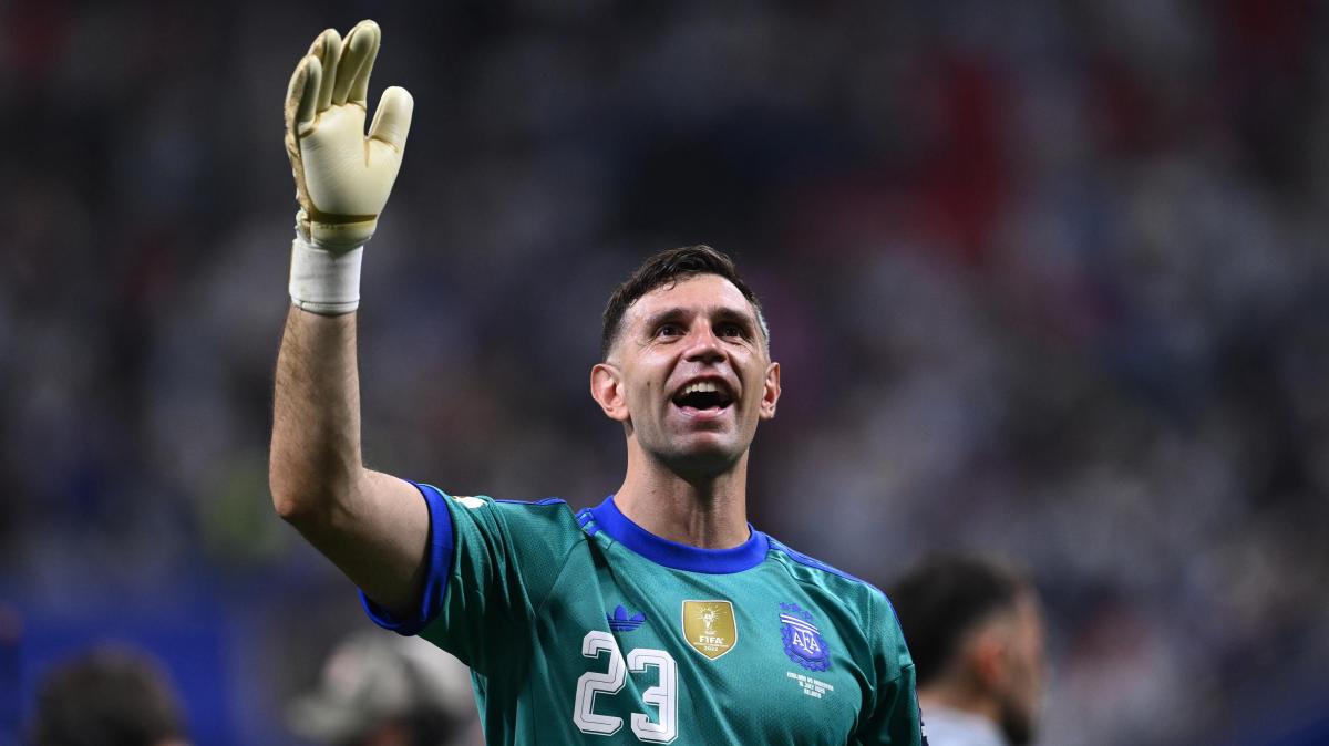 Juventus, porta girevole: ora la stretta per 'Dibu' Martinez, Perin valuta il futuro