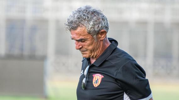 Benevento, Auteri: "Contro il Crotone gara impegnativa, ma abbiamo la nostra identità"