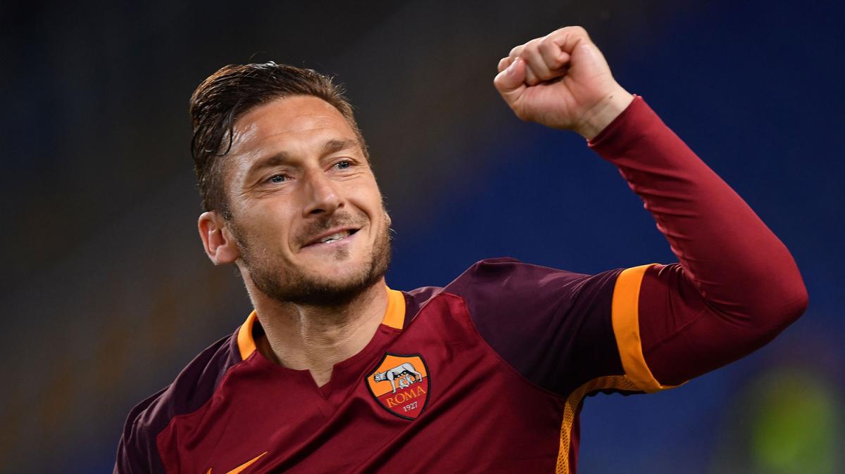 Totti: "Avrei voluto giocare con Ronaldo Il Fenomeno: gli avrei fatto segnare il triplo dei gol"