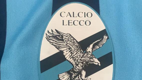 VIDEO - Serie C, show del patron del Lecco: invasione di campo per protestare con l'arbitro