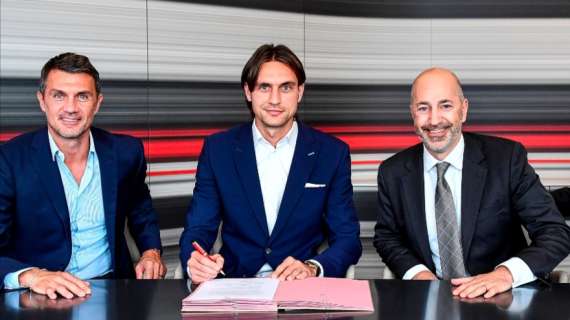 Tatarusanu al Milan: le prime immagini della firma e della nuova maglia rossonera