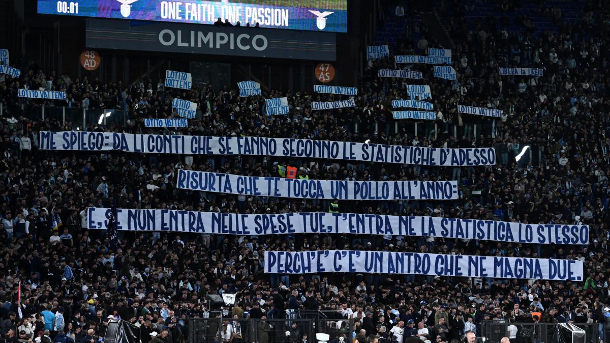 I tifosi della Lazio contestano Lotito citando Trilussa. Lo striscione prima della Juventus