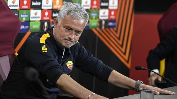 Esonero Mourinho: Trigoria blindata, volantini contro Friedkin da parte dei tifosi della Roma