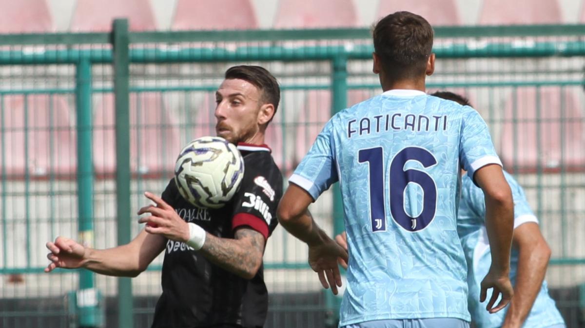 Arezzo, Cianci e Tito verso l'addio: per il primo c'è il Ravenna. Derby campano per il terzino