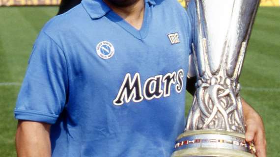Addio Maradona, sul feretro alla Casa Rosada anche la maglia numero 10 del Napoli