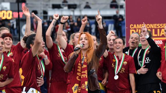 Roma femminile campione d'Italia senza giocare. Le giallorosse festeggiano sul divano