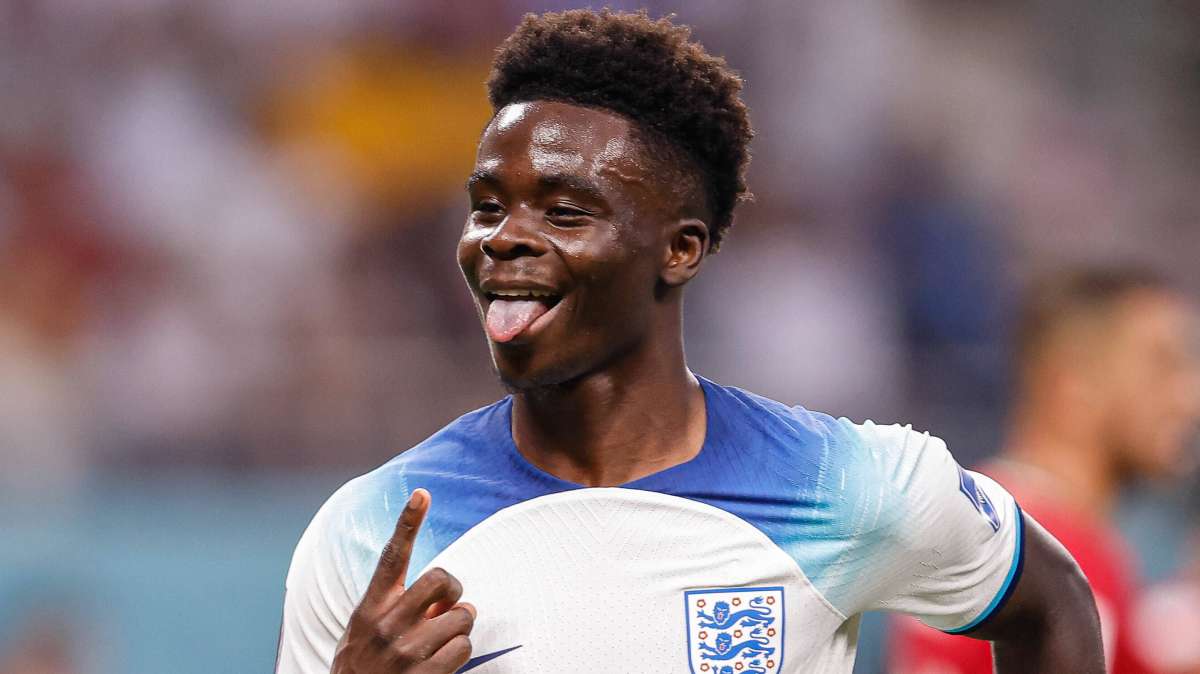 Arsenal, Saka rinnova: l'attaccante firma un contratto di quattro anni con i Gunners