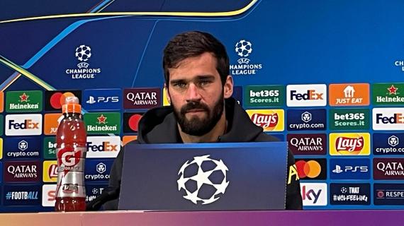 Liverpool, Alisson duro: "Troppe partite, non contiamo nulla". E su Chiesa: "C'è tanto entusiasmo"