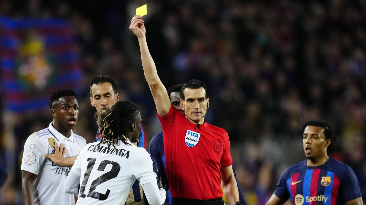Conference League, lo spagnolo Munuera è l'arbitro di Rakow-Fiorentina