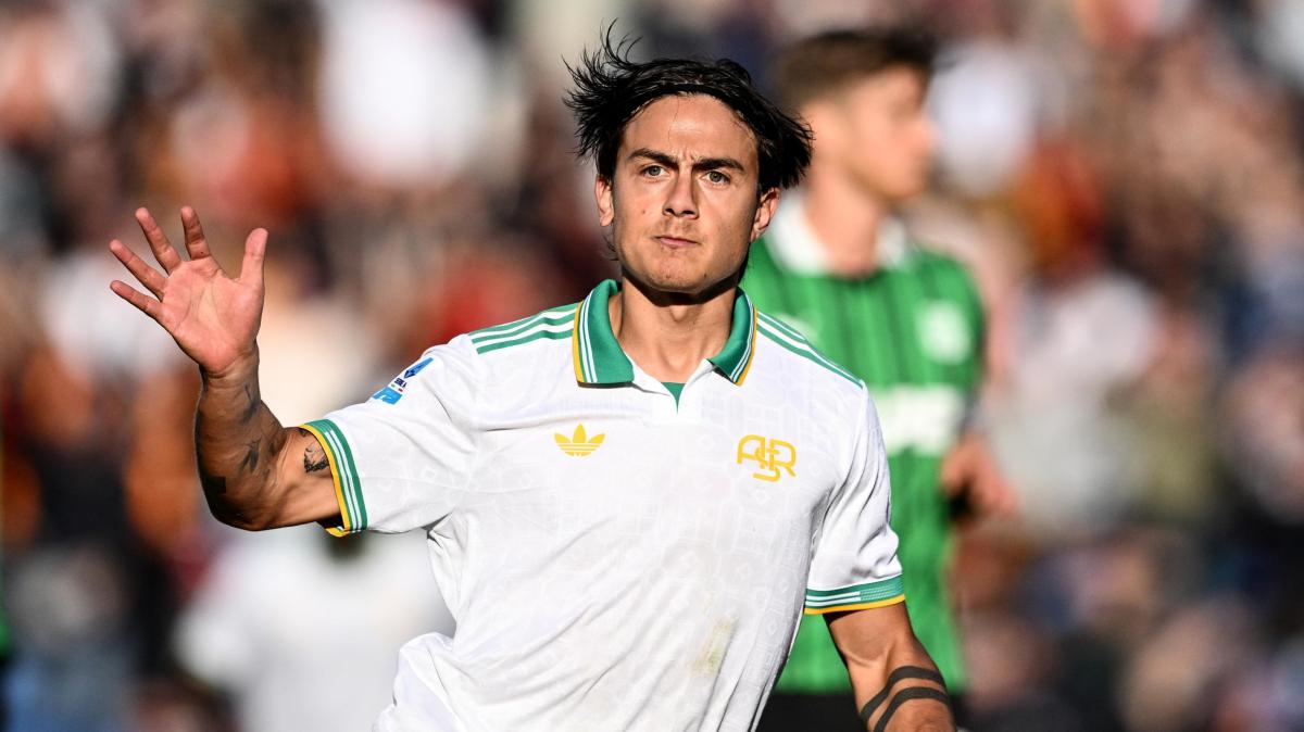 Roma, bagno di folla per l'inizio del ritiro. Dybala rinnova fino al 2027: “La storia continua”