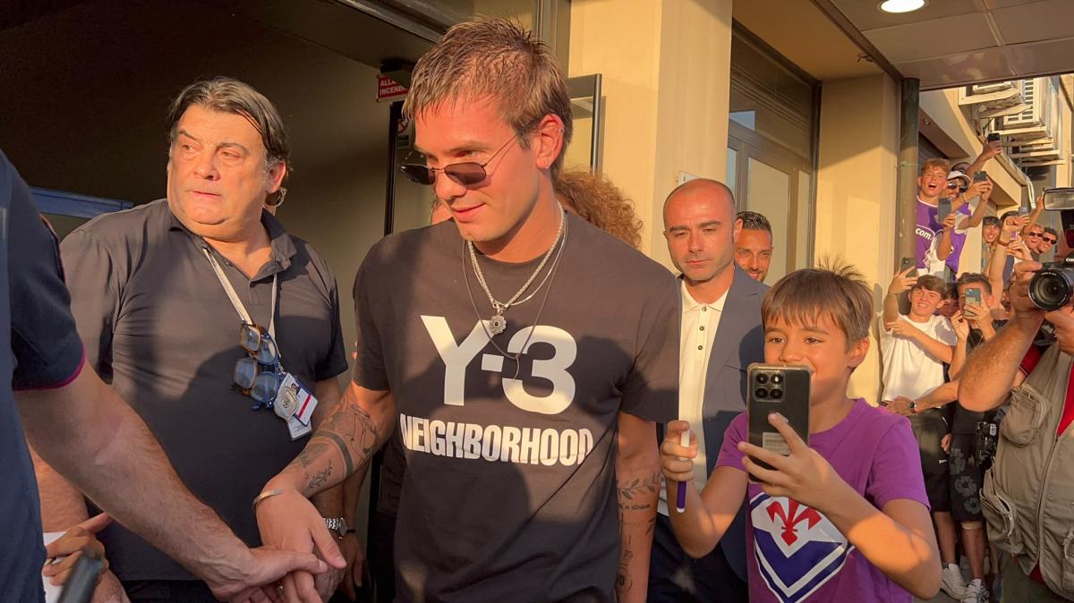Fiorentina, ecco Franco Mastantuono! L’argentino è atterrato a Firenze, entusiasmo viola