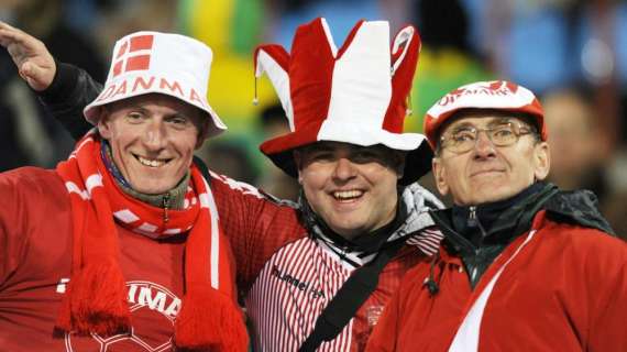 Danimarca, l'idea geniale è realtà: i tifosi del Midtjylland si prenotano per lo stadio drive-in