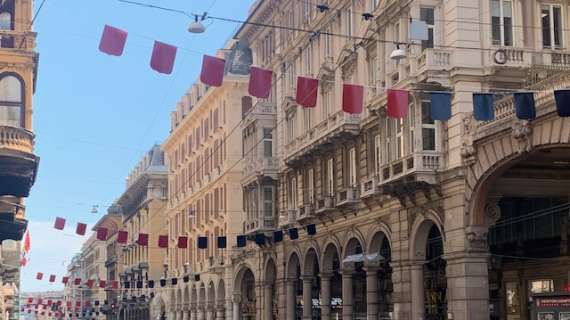 TMW - Il Genoa compie 128 anni: bandiere rossoblù per le vie della città: le foto