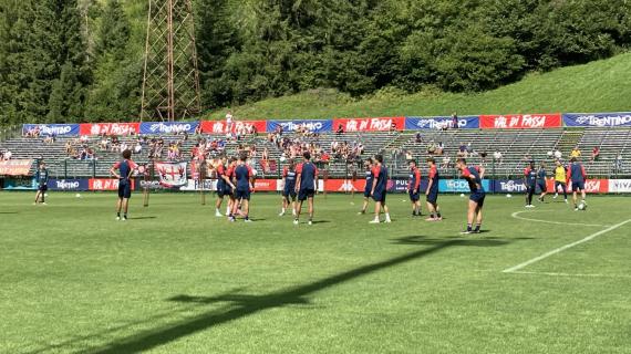 Genoa, tanto pallone nel mattutino a Moena: tattica e tiri in porta per la squadra di Vieira