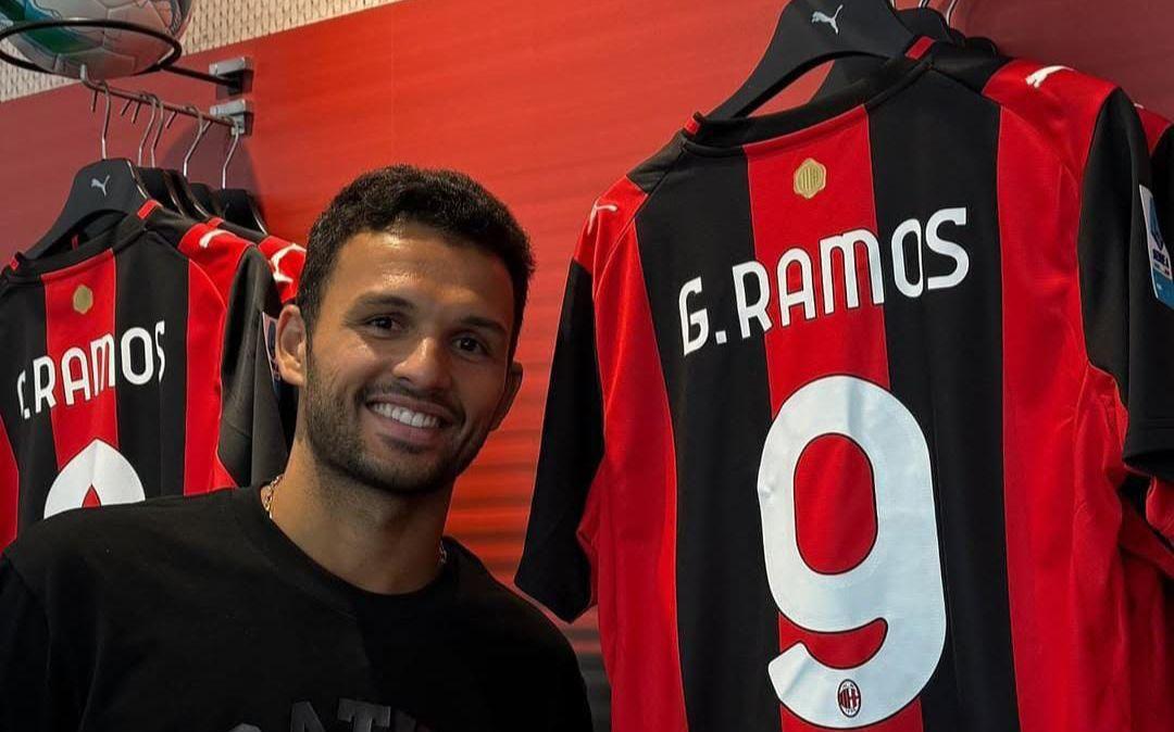 Goncalo Ramos già posa con la 9 del Milan: il portoghese è in città per cercare casa