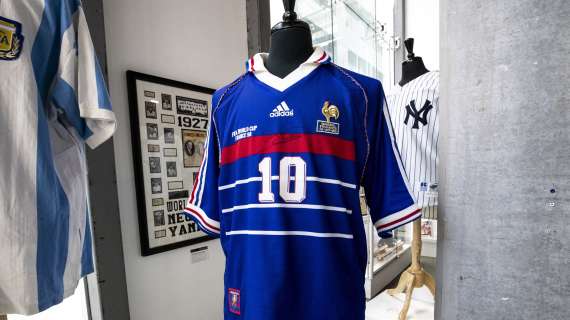 Una vecchia maglia di Zidane venduta per oltre 100mila dollari