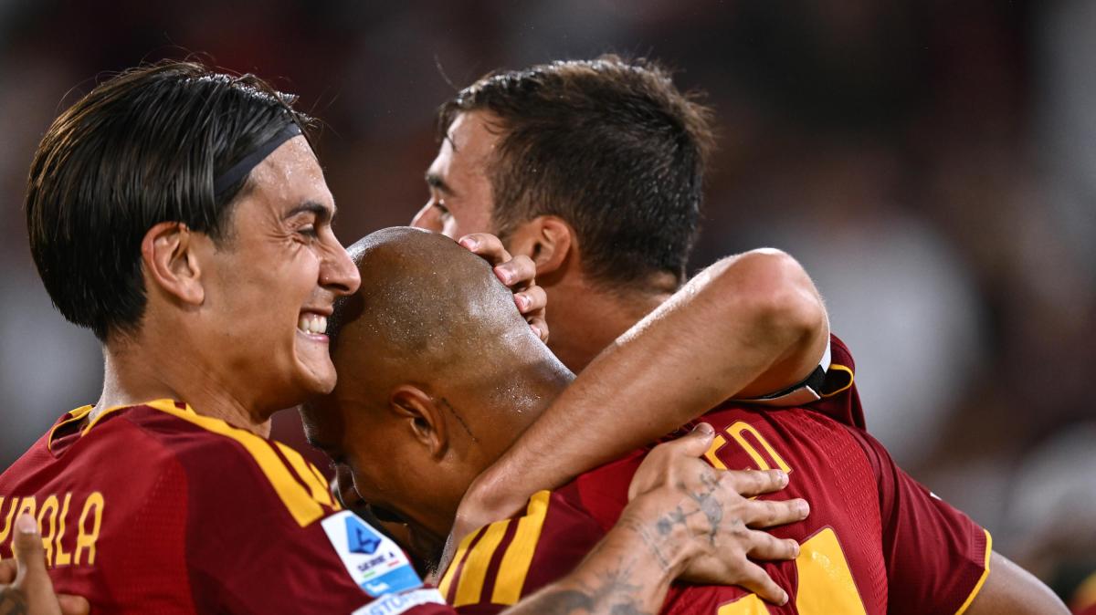 La Roma vola al debutto sulle ali del duo Dybala-Malen. Oggi arriva Oosterwolde