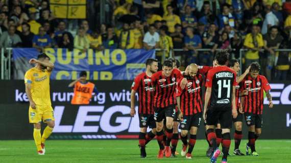 Serie B, il Foggia agguanta un punto in dieci contro il Benevento