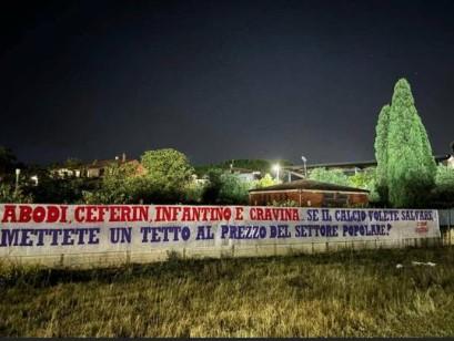 Istituzioni al Viola Park, striscione tifosi: "Mettete un tetto ai prezzi del settore popolare"