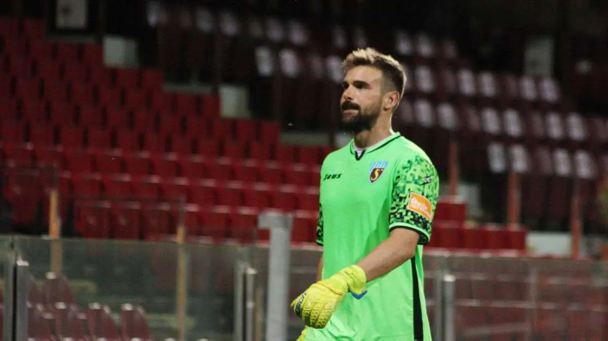 Ternana, pokerissimo di profili per la porta. Sfida alla Reggina per Micai della Salernitana