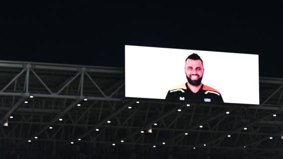 Al Via del Mare si gioca Lecce-Torino. Il bel gesto dei granata in ricordo di Graziano Fiorita