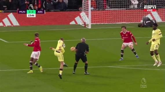 Man United-Arsenal 0-1, De Gea si fa male alla caviglia: Smith Rowe lo vede a terra e segna