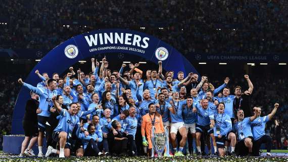 Manchester City, sta per iniziare la parata per il Triplete. Inizio posposto per maltempo