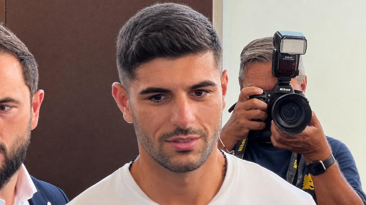 Roma a Cardiff, intanto Koulierakis sbarca nella Capitale: le immagini del nuovo difensore giallorosso