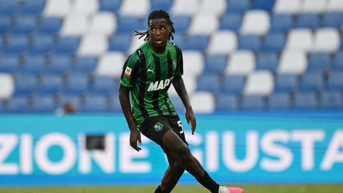 Juventus, problemi per Thuram? Carnevali pensa a Bakola: la posizione del Sassuolo
