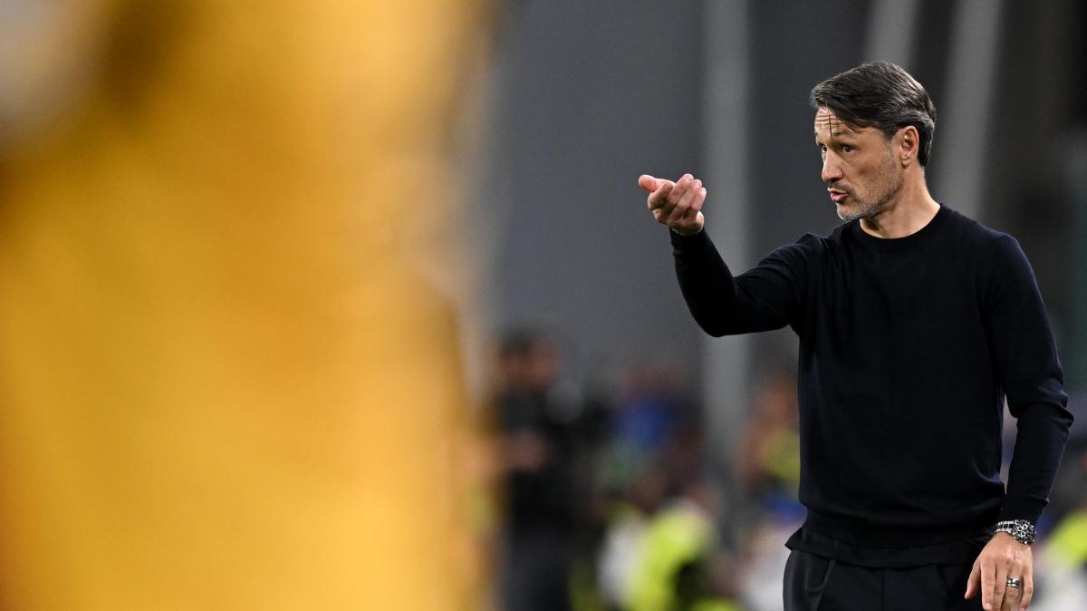 Zirkzee fermato da Pickford, lo United cade 1-0 a Old Trafford: impresa Everton in 10 