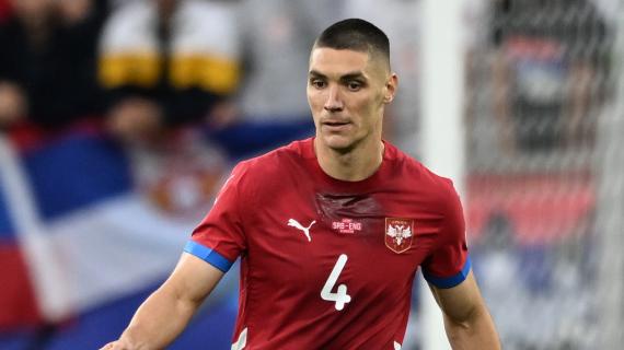 Fiorentina, rimpianto Milenkovic: numeri spaziali al Nottingham Forest. E Carragher approva