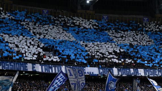 Napoli, striscione dei tifosi: "Vada altrove chi non ha battagliato per la maglia"