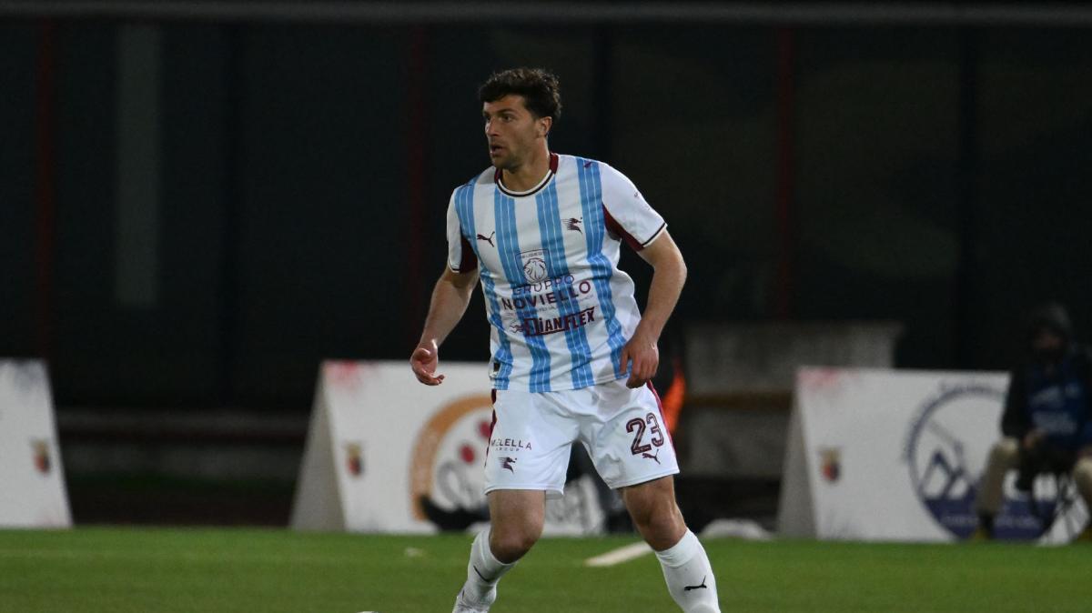 Pro Vercelli, sondaggio per il difensore della Salernitana Matteo Arena